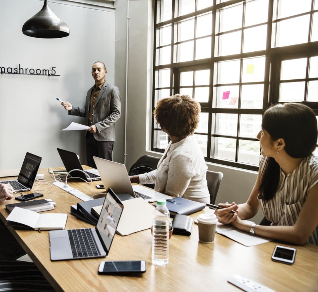 Minh họa trợ lý giọng nói và hội nghị